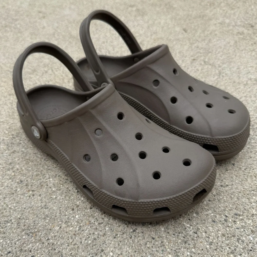 Crocs women’s clogs taupe size 9 preloved summer park beach pool vacation casual - Picture 1 of 5